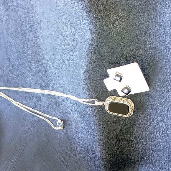 Chain, pendent and earings - Picture 1 of 2